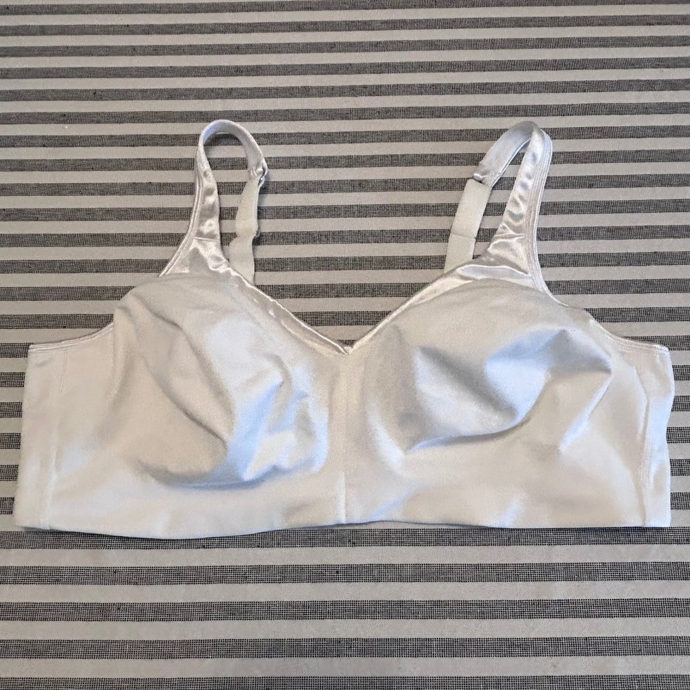 Playtex 18 Hour Ultimate Shoulder Comfort Wireless Bra White 40DD Style 5676